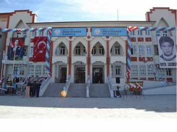 Niğde-Bor-Onur Ekemen Ortaokulu fotoğrafı
