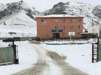 Van-Başkale-Vali Özdemir Hanoğlu Ortaokulu fotoğrafı