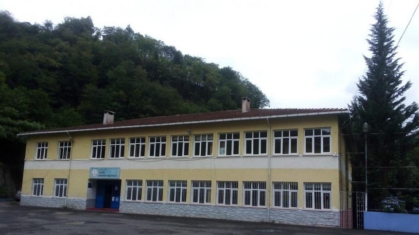 Trabzon-Sürmene-Küçükdere Enver Dursun Yılmaz Ortaokulu fotoğrafı