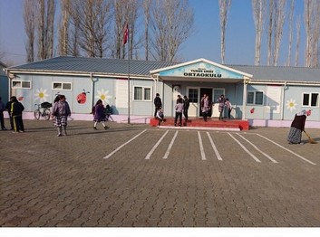 Iğdır-Aralık-Yukarı Topraklı Yunus Emre Ortaokulu fotoğrafı