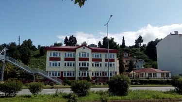 Trabzon-Sürmene-Çamburnu Fazıloğlu Mahmut Bıçakçı Ortaokulu fotoğrafı
