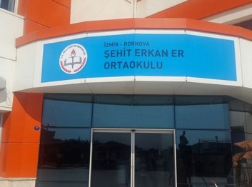 İzmir-Bornova-Şehit Erkan Er Ortaokulu fotoğrafı