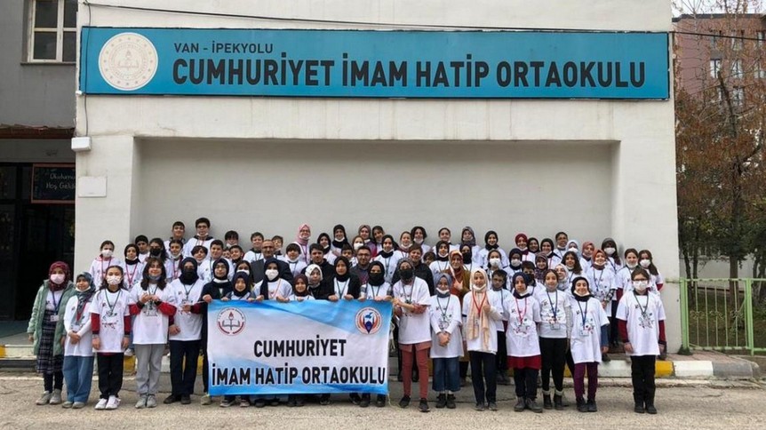 Van-İpekyolu-Cumhuriyet İmam Hatip Ortaokulu fotoğrafı