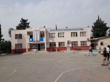 Mersin-Akdeniz-Adanalıoğlu Reşit Can Ortaokulu fotoğrafı