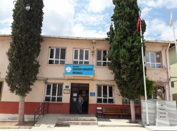 İzmir-Kiraz-Karaburç Cumhuriyet Ortaokulu fotoğrafı