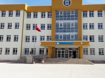 Tokat-Niksar-Niksar Şehit Bülent Ay Ortaokulu fotoğrafı
