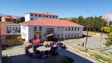 Bitlis-Ahlat-Erzen Hatun Kız Anadolu İmam Hatip Lisesi fotoğrafı