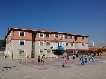 İzmir-Karabağlar-Cemil Meriç Ortaokulu fotoğrafı