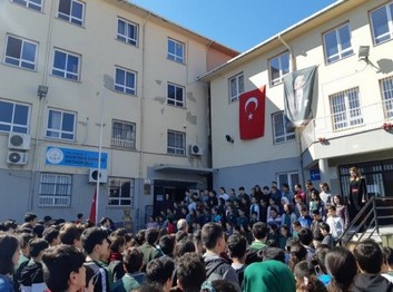 İzmir-Karabağlar-Mustafa Baykaş Ortaokulu fotoğrafı