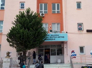 İzmir-Balçova-Vali Kutlu Aktaş İlkokulu fotoğrafı