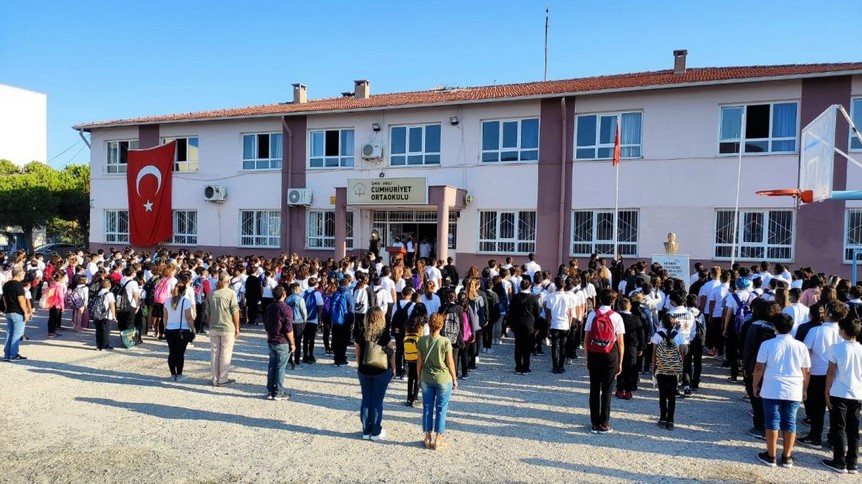 İzmir-Dikili-Cumhuriyet Ortaokulu fotoğrafı